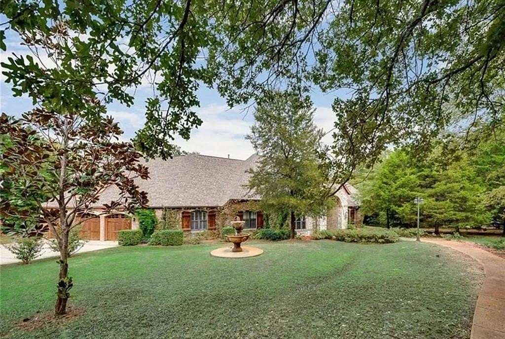 1.84 Acres of Residential Land with Home for Sale in Cross Roads, Texas