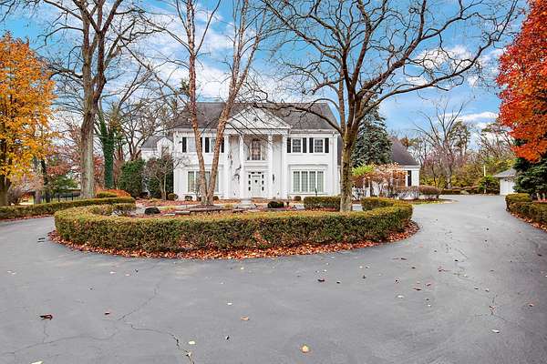 2.5 Acres of Residential Land with Home for Sale in Burr Ridge, Illinois