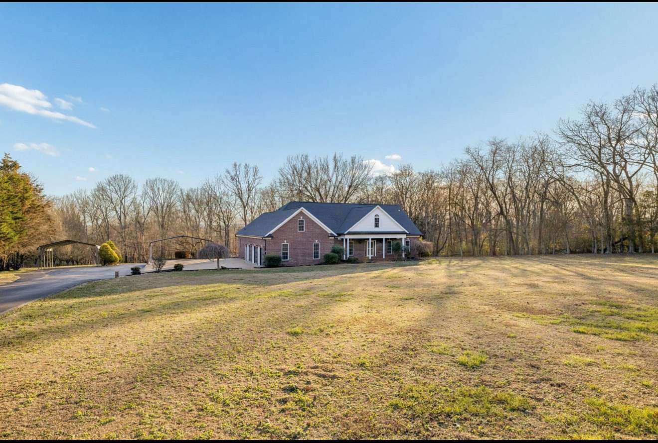 5.14 Acres of Land with Home for Sale in Columbia, Tennessee