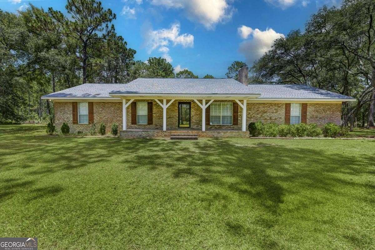 9 Acres of Residential Land with Home for Sale in Blackshear, Georgia