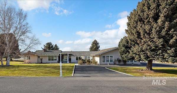 2.43 Acres of Residential Land with Home for Sale in Twin Falls, Idaho