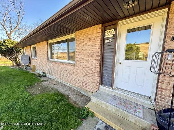 5.29 Acres of Residential Land with Home for Lease in Saylorsburg, Pennsylvania