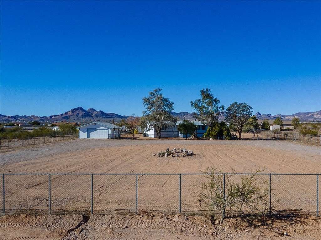 2.2 Acres of Residential Land with Home for Sale in Golden Valley, Arizona