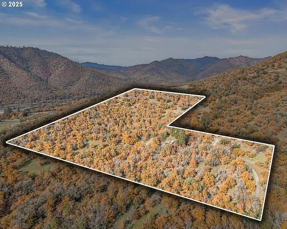 30 Acres of Land for Sale in Central Point, Oregon