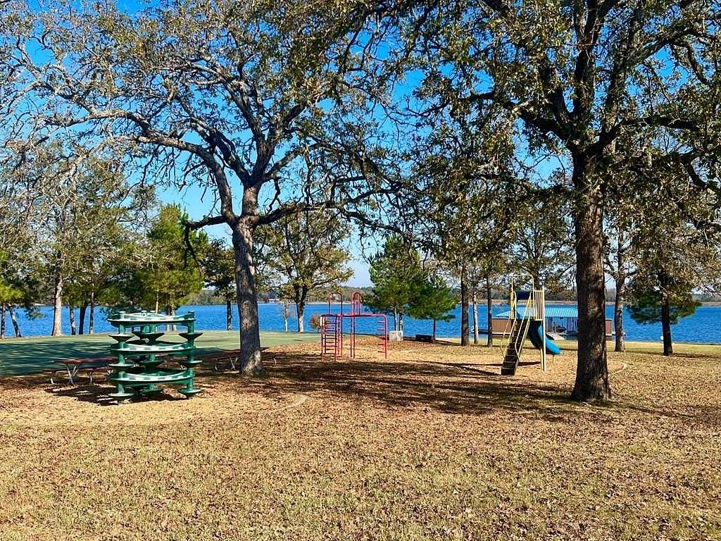 0.53 Acres of Residential Land for Sale in Athens, Texas