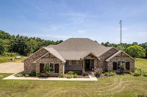 9.69 Acres of Land with Home for Sale in Flint, Texas