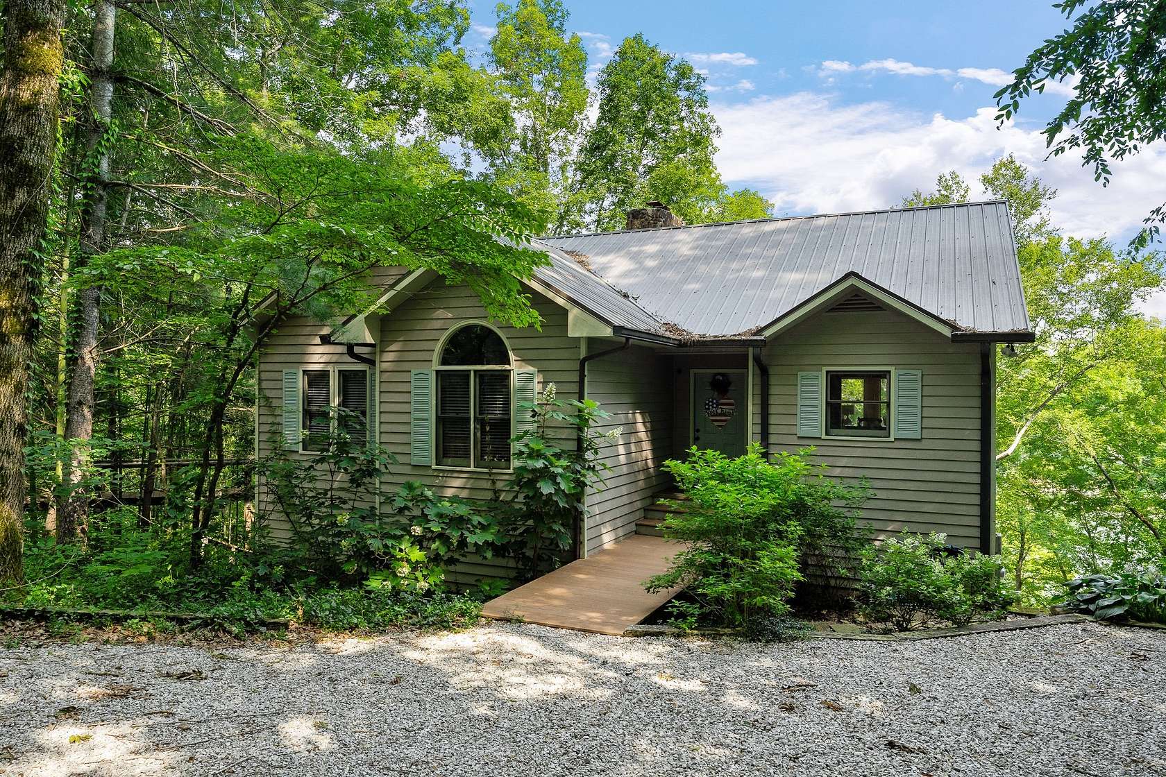 7.77 Acres of Residential Land with Home for Sale in Doyle, Tennessee