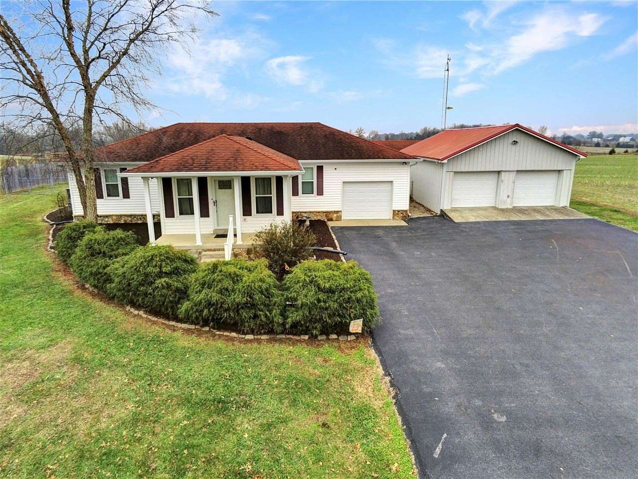 3.15 Acres of Residential Land with Home for Sale in Franklin, Kentucky