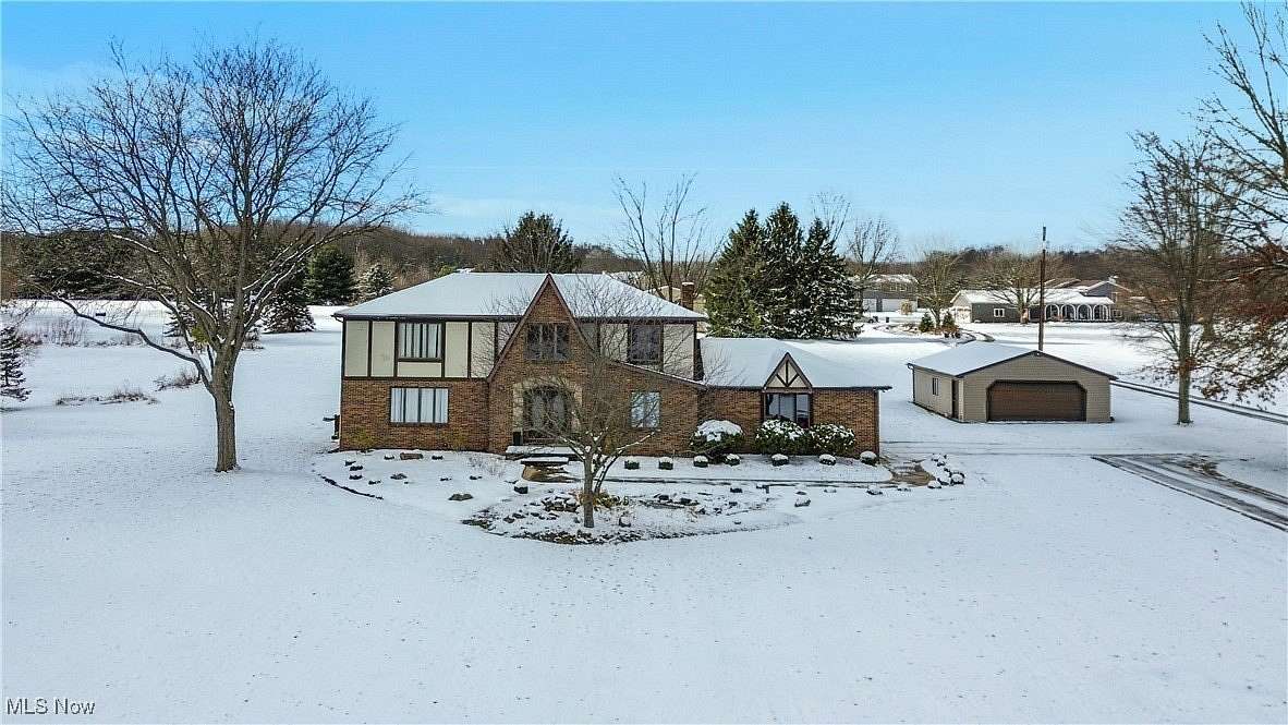 5 Acres of Residential Land with Home for Sale in Columbiana, Ohio