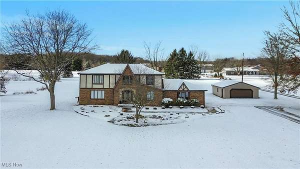 5 Acres of Residential Land with Home for Sale in Columbiana, Ohio