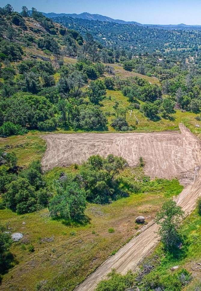 15.2 Acres of Land for Sale in Prather, California