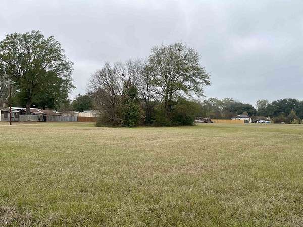 1.49 Acres of Mixed-Use Land for Sale in Kilgore, Texas