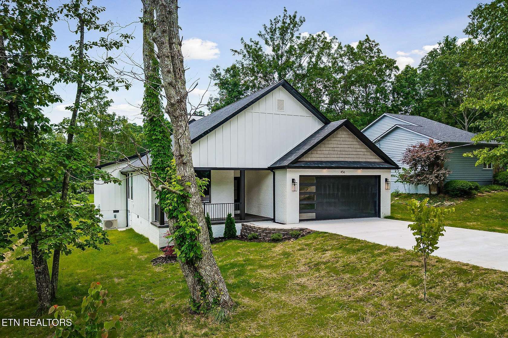 1.8 Acres of Residential Land with Home for Sale in Crossville, Tennessee