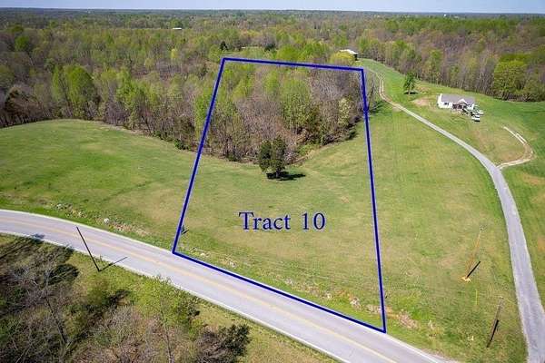 5 Acres of Residential Land for Sale in Pleasant Shade, Tennessee