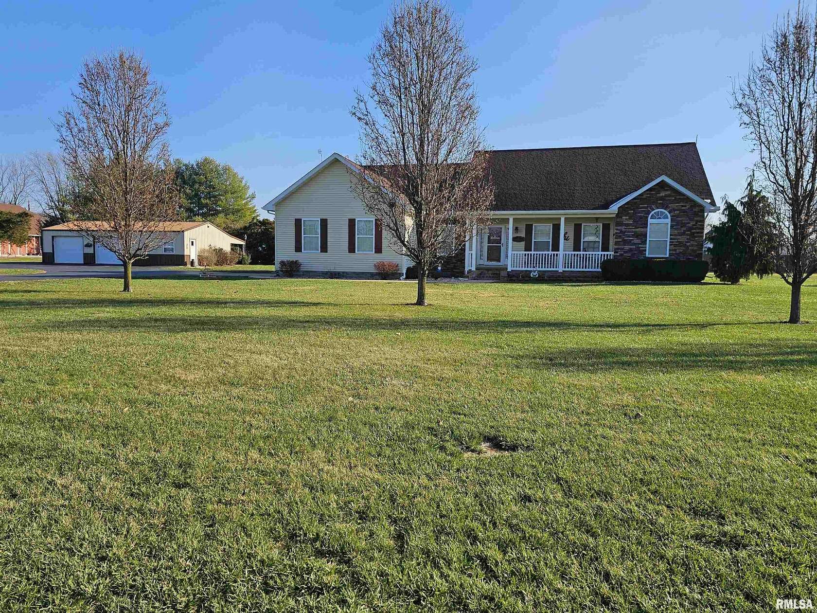 1.58 Acres of Residential Land with Home for Sale in Mount Vernon, Illinois