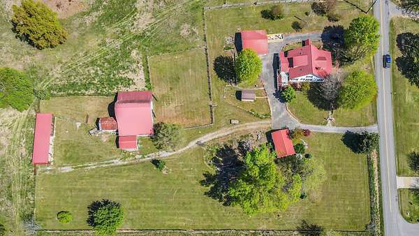 7.84 Acres of Land with Home for Sale in Fayetteville, Tennessee