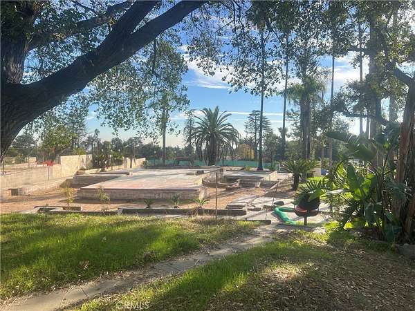 0.25 Acres of Land for Sale in Altadena, California
