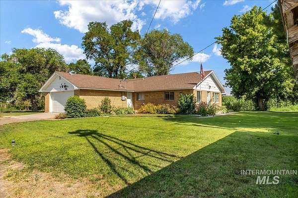 5.77 Acres of Residential Land with Home for Sale in Jerome, Idaho