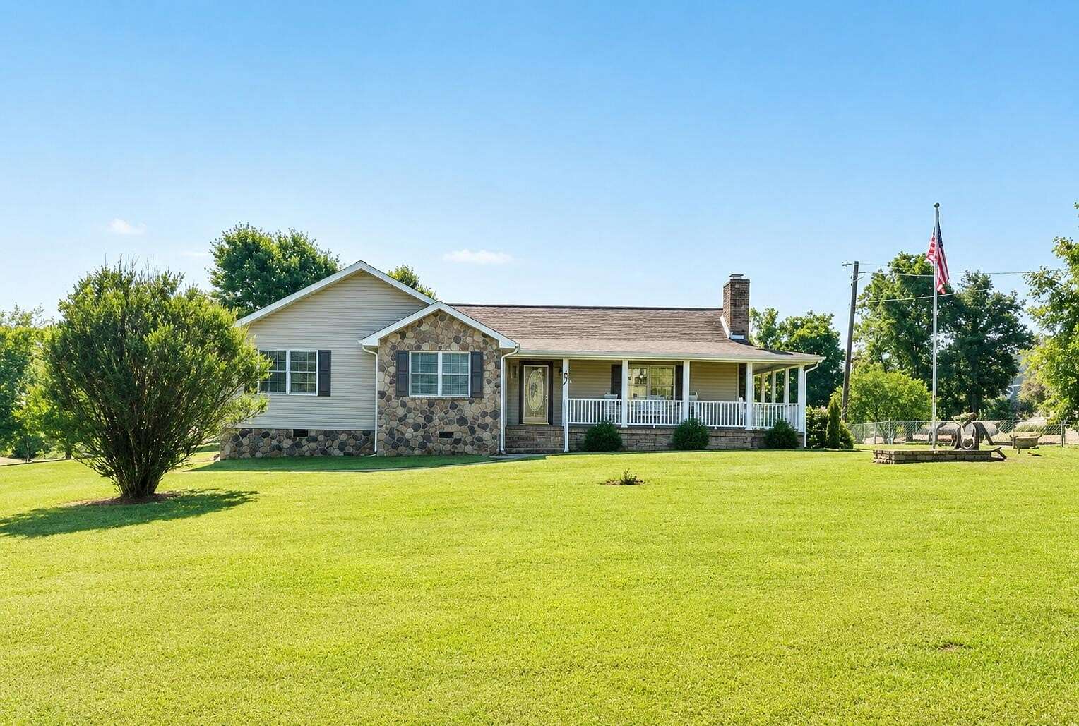 15 Acres of Land with Home for Sale in Williamsburg, Kentucky