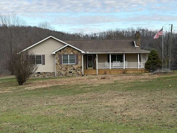 15 Acres of Land with Home for Sale in Williamsburg, Kentucky