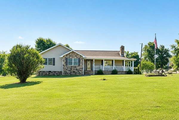 15 Acres of Land with Home for Sale in Williamsburg, Kentucky