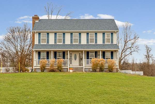 3.73 Acres of Residential Land with Home for Sale in Clarksville, Tennessee