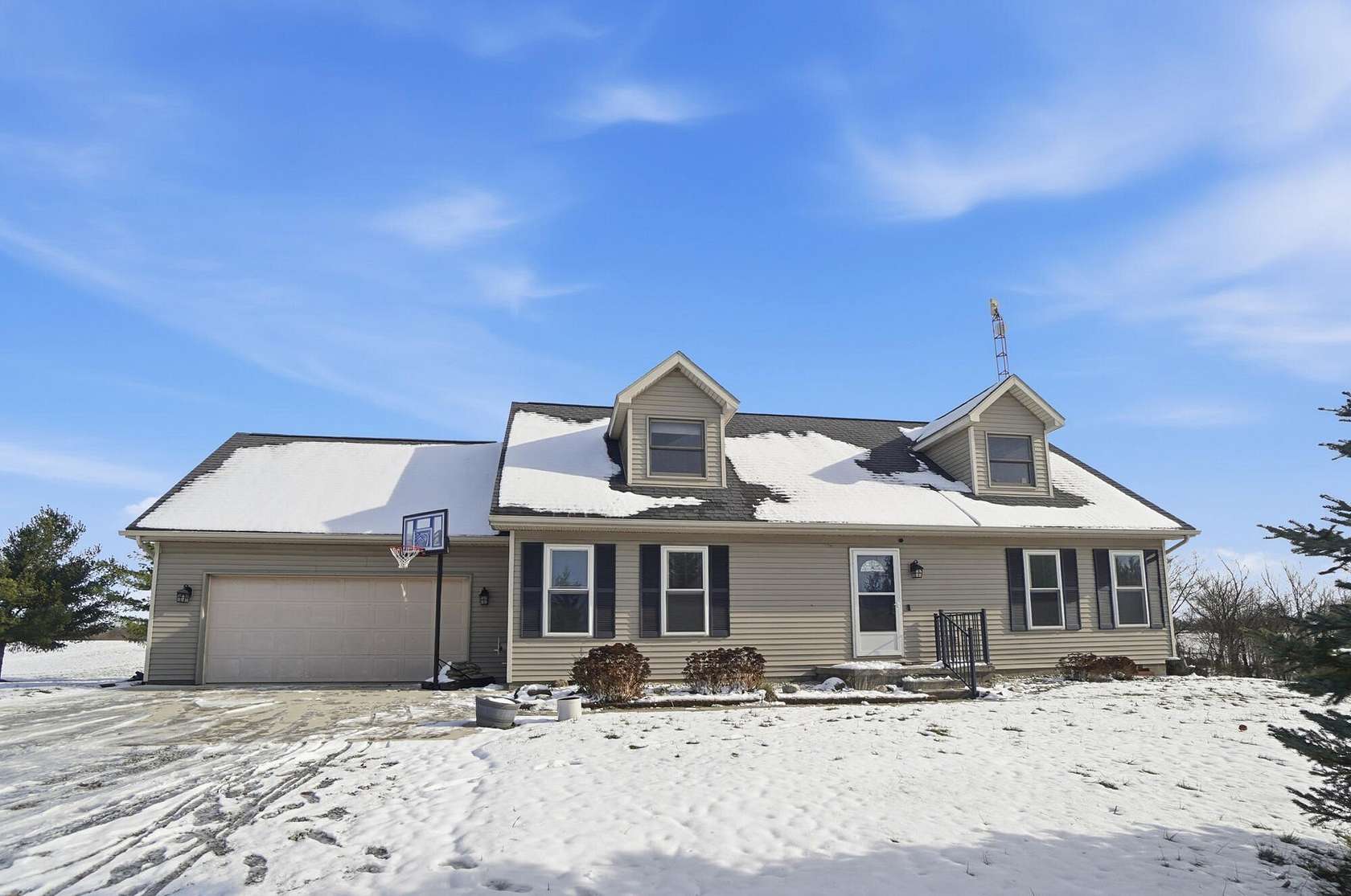 3.8 Acres of Residential Land with Home for Sale in Waynesfield, Ohio