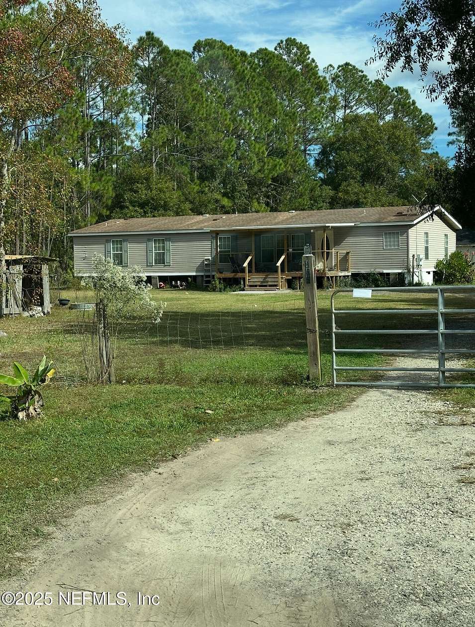 2.5 Acres of Residential Land with Home for Sale in Jacksonville, Florida