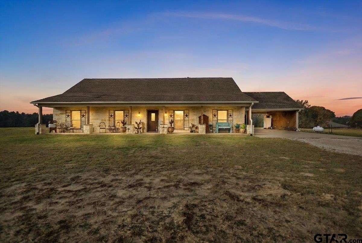 8.6 Acres of Residential Land with Home for Sale in Chandler, Texas