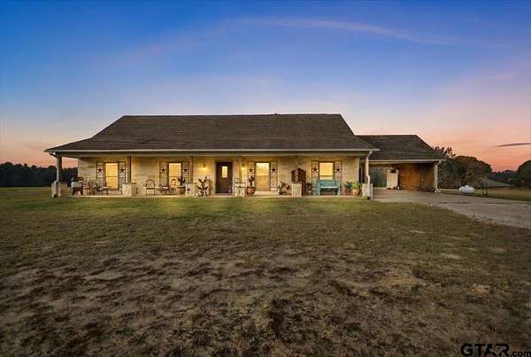 8.6 Acres of Residential Land with Home for Sale in Chandler, Texas