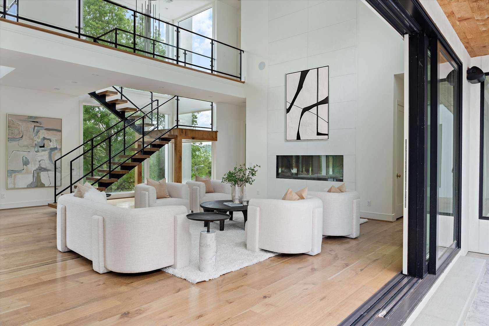 1.64 Acres of Residential Land with Home for Sale in Nashville, Tennessee