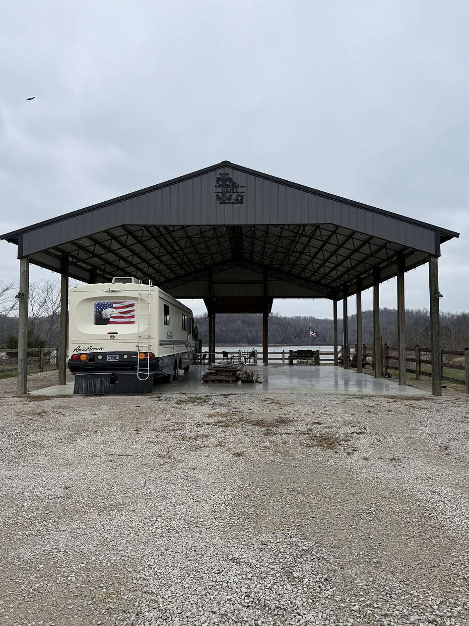 1 Acre of Residential Land for Sale in Clifton, Tennessee