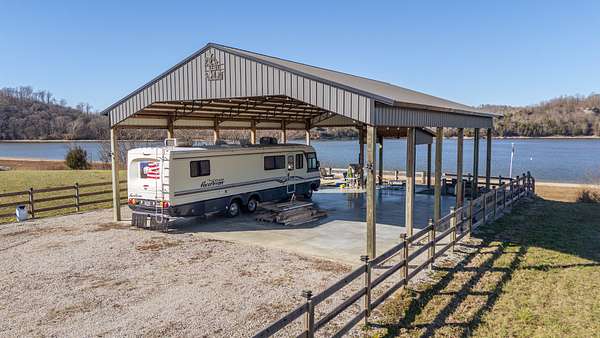 1 Acre of Residential Land for Sale in Clifton, Tennessee