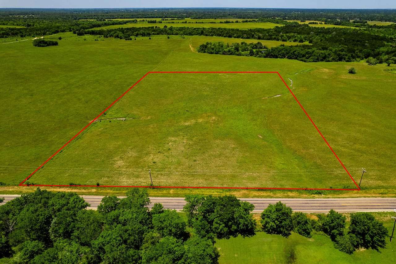 10 Acres of Land for Sale in Mabank, Texas