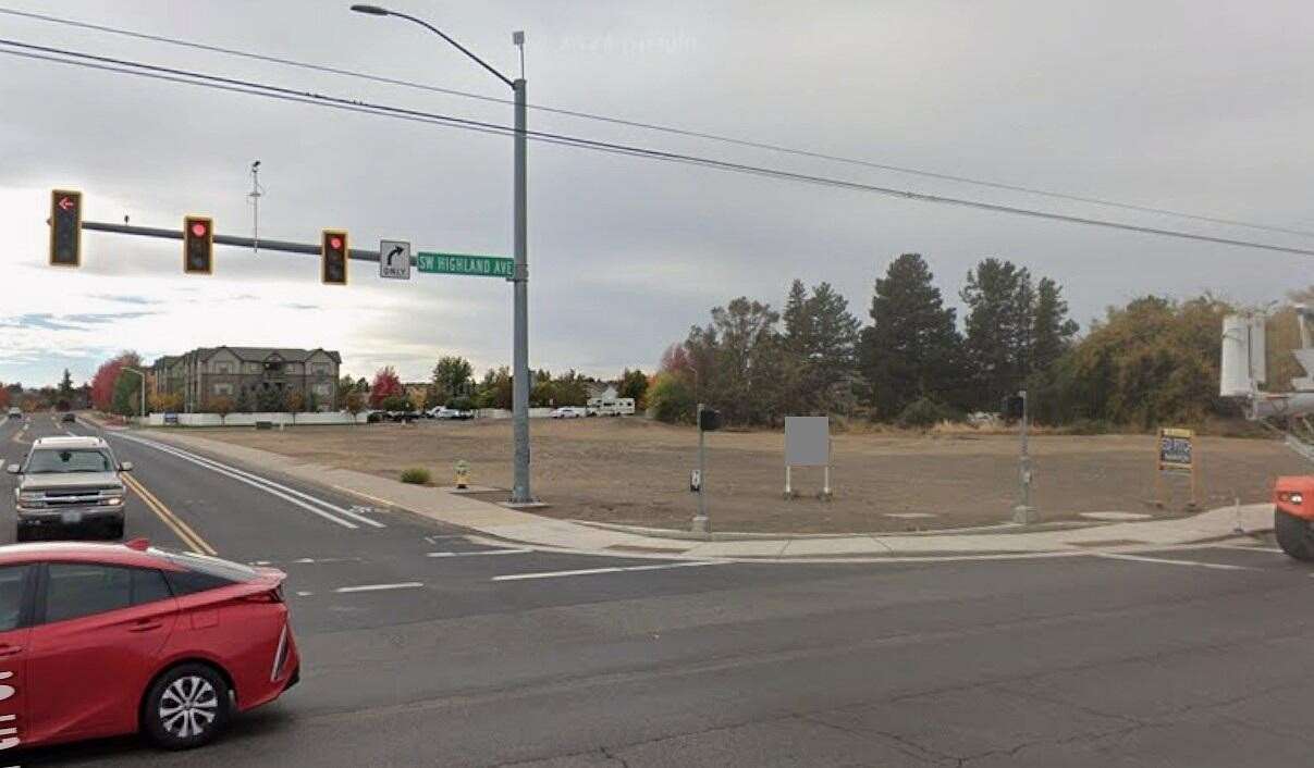 2.2 Acres of Mixed-Use Land for Sale in Redmond, Oregon