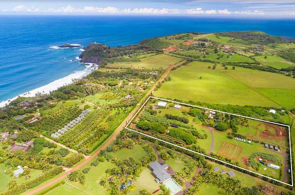 12 Acres of Land with Home for Sale in Kilauea, Hawaii