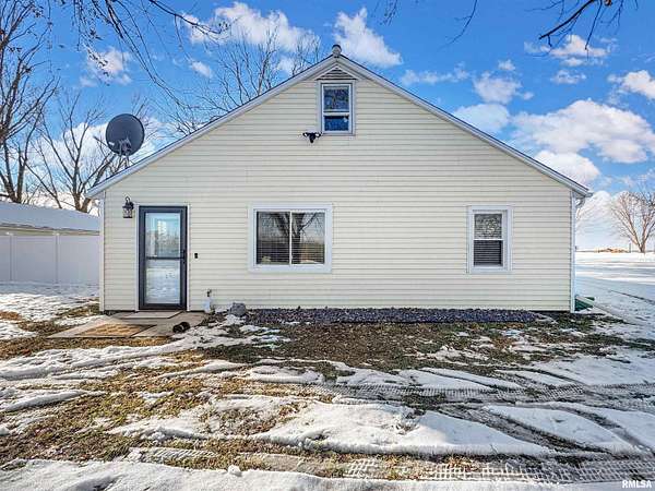 2 Acres of Residential Land with Home for Sale in Pekin, Illinois