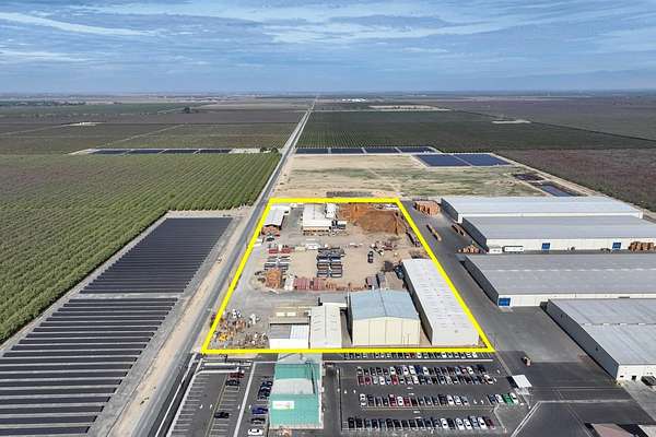 9.36 Acres of Improved Commercial Land for Sale in Earlimart, California