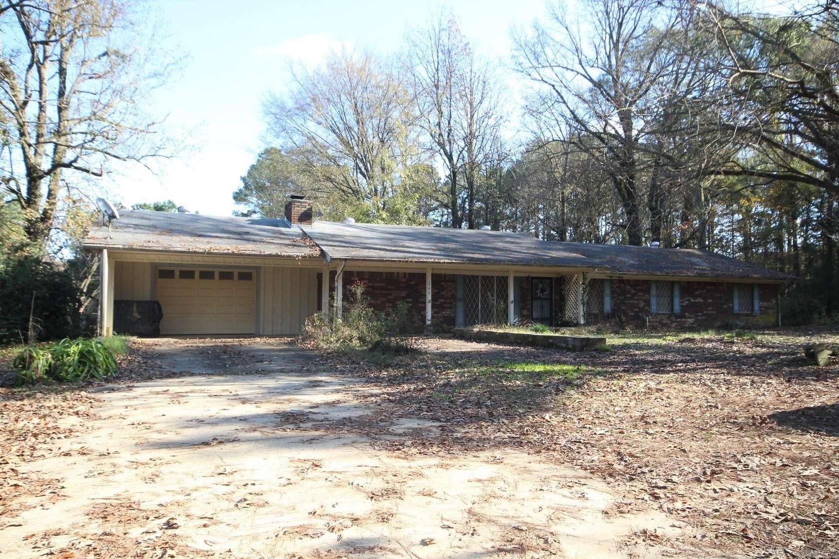 2 Acres of Residential Land with Home for Sale in Nashville, Arkansas