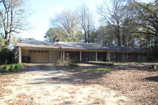 2 Acres of Residential Land with Home for Sale in Nashville, Arkansas