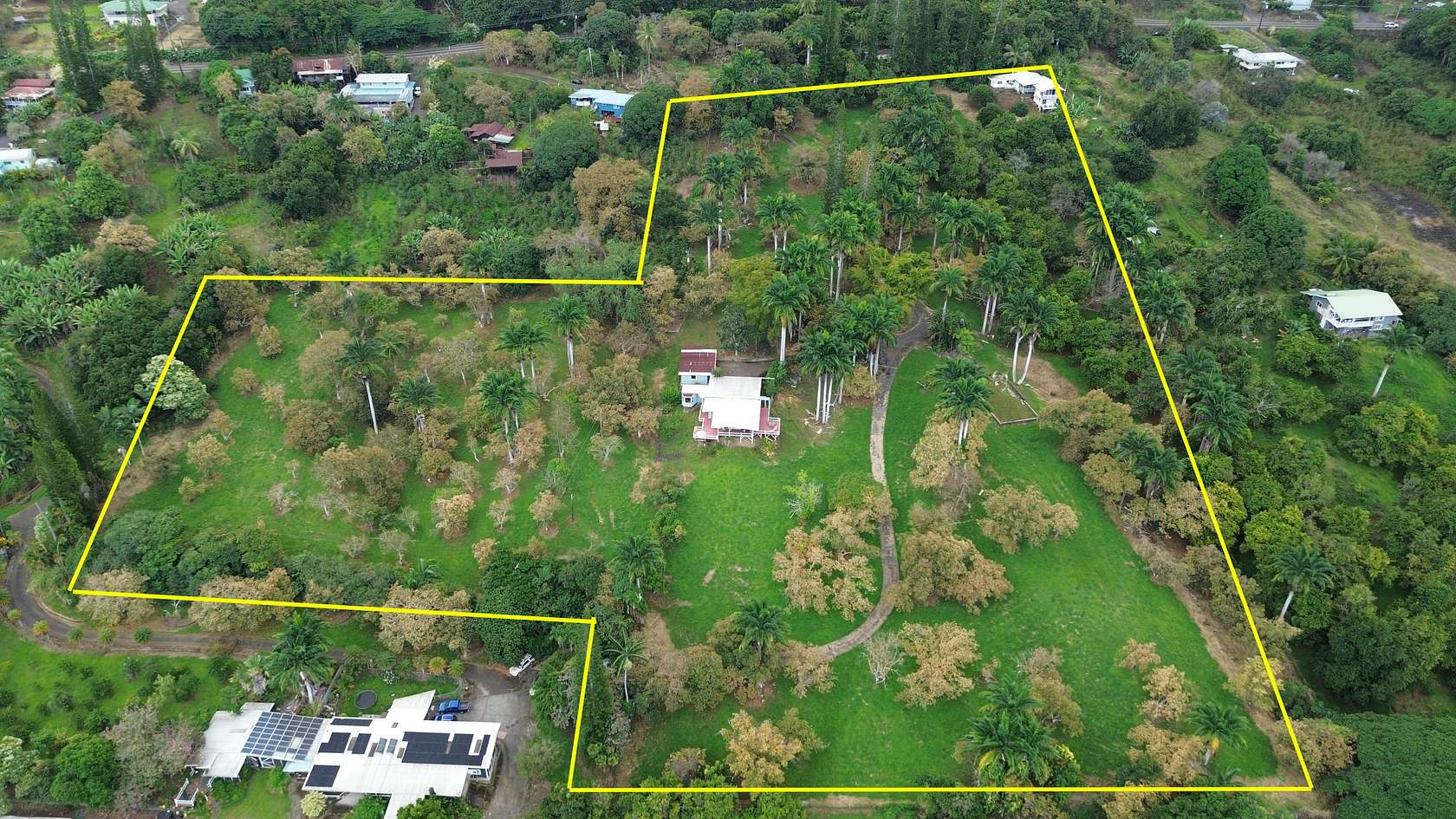 9.26 Acres of Land with Home for Sale in Captain Cook, Hawaii