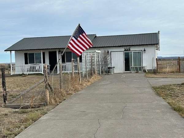 19.2 Acres of Land with Home for Sale in Christmas Valley, Oregon