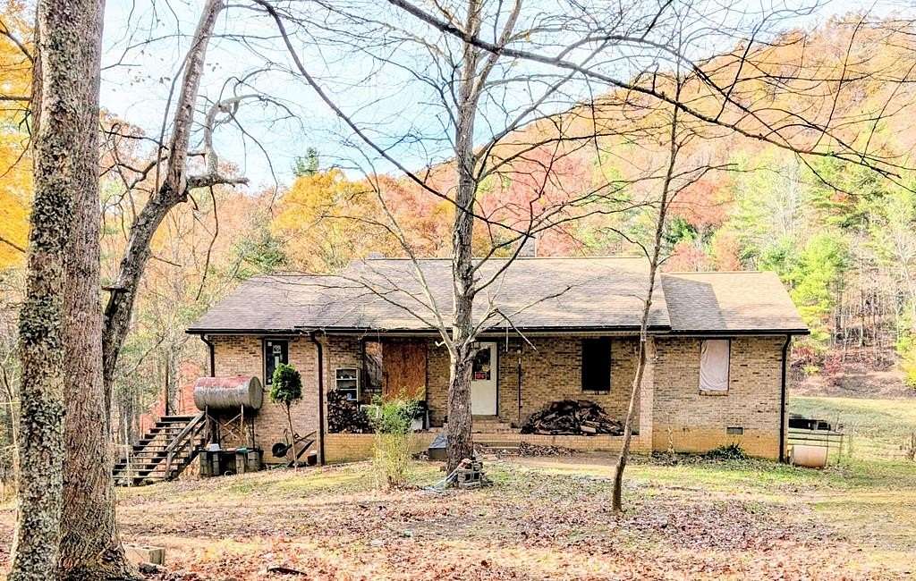 2.87 Acres of Residential Land with Home for Sale in Ivanhoe, Virginia