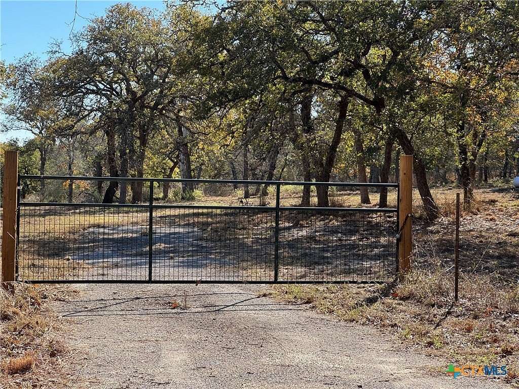 10 Acres of Land for Sale in Seguin, Texas