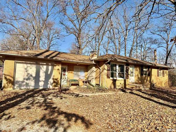 15 Acres of Land with Home for Sale in Centralia, Illinois