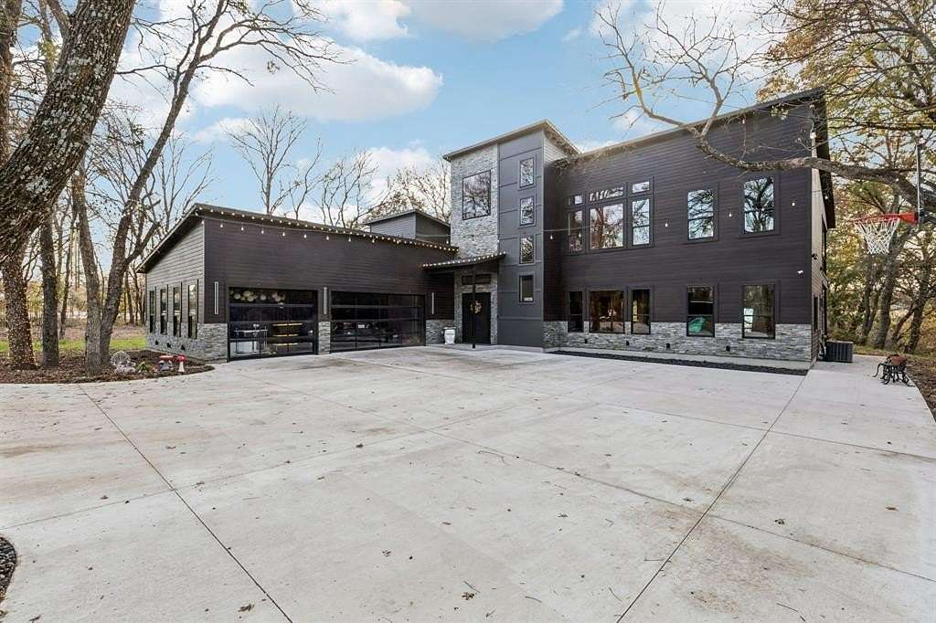 2.47 Acres of Residential Land with Home for Sale in Melissa, Texas