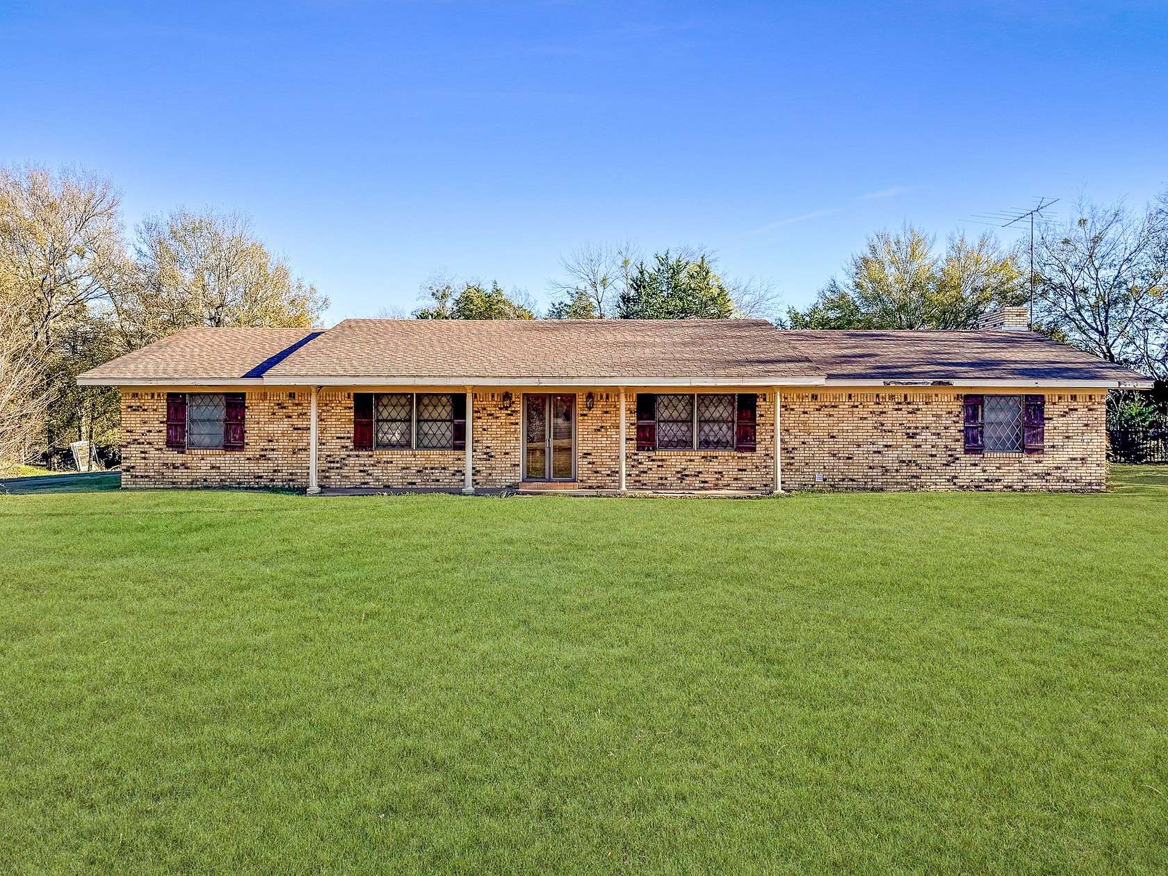 17.6 Acres of Land with Home for Sale in Kerens, Texas
