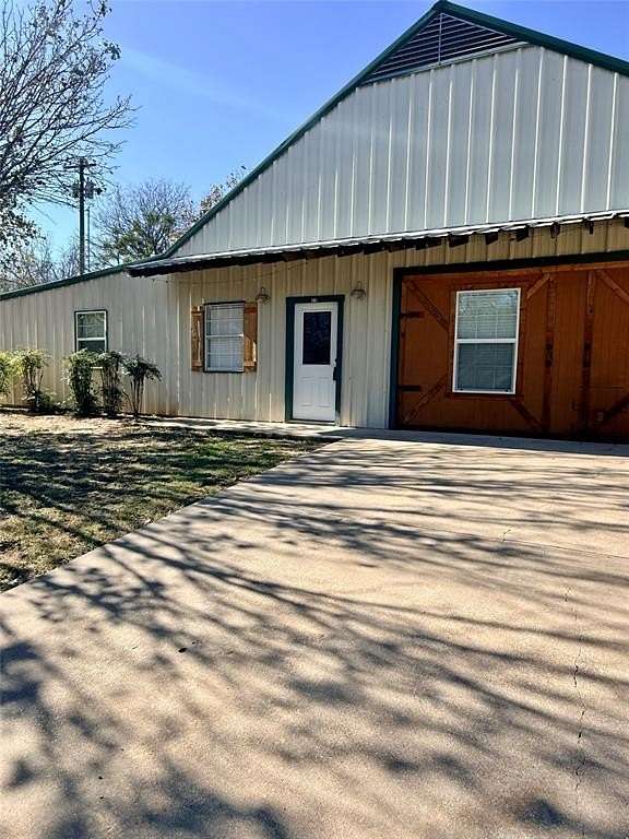 6 Acres of Residential Land with Home for Lease in Weatherford, Texas
