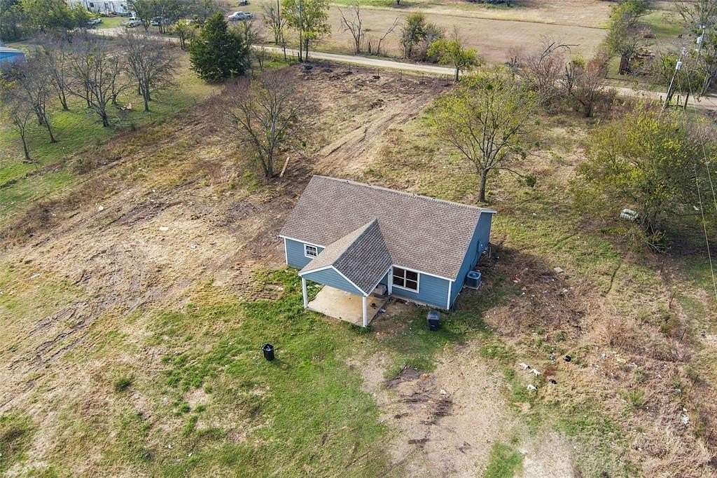 1.71 Acres of Residential Land with Home for Sale in Corsicana, Texas