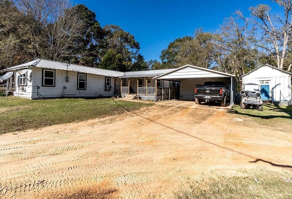 14.8 Acres of Land with Home for Sale in Elkhart, Texas